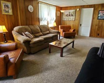 Cooperstown Junction Affordable home, Goodyear Lake area, Foosball, large yard - Maryland - Living room