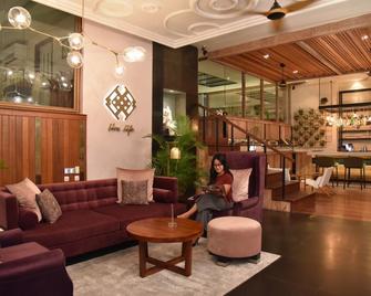 L Hotel Seminyak - North Kuta - Lobby