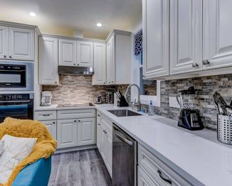 Marbella Lane - Bright and Cozy Home near SFO - San Mateo - Cocina