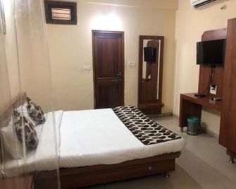 Goroomgo Mourya Inn Madhya Pradesh - Harda - Bedroom