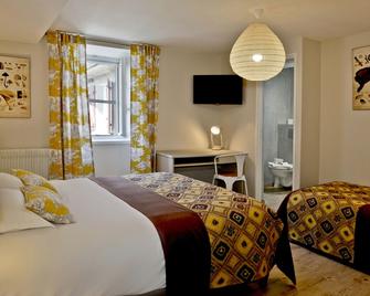 Hotel Les Bains De Secours - Bielle - Bedroom