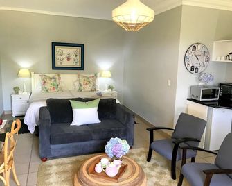 A Kings View - Eshowe - Living room