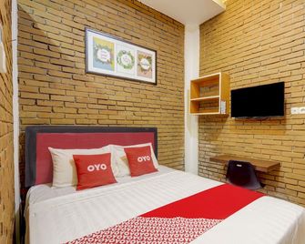 Hotel O D Kost In Kandri Semarang - Semarang - Bedroom
