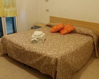 Albergo Ristorante Lavedo - Lenno - Bedroom