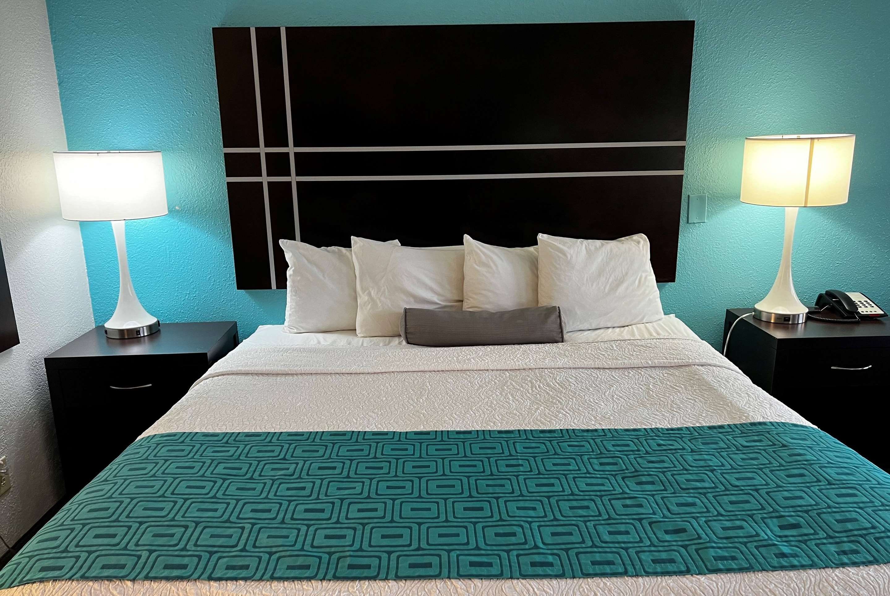 Howard Johnson by Wyndham Houston Heights/Downtown - Houston - Bedroom