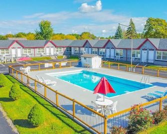 A1 Inn - ניאגרה פולס - בריכה