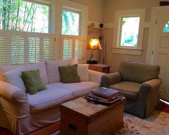 Cozy Fairfax Craftsman-era Bungalow - Fairfax - Living room