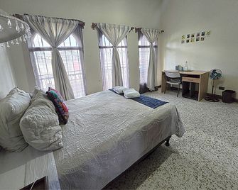 A 3 minutos del aeropuerto - Guatemala City - Bedroom