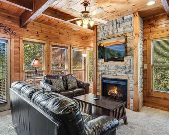 Heavens View - Gatlinburg - Living room