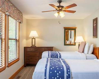 Country Hotel near Gatlinburg amusement park w/ indoor/outdoor heated pools, hot tubs and game rooms - Gatlinburg - Schlafzimmer