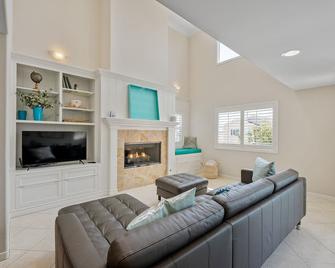 139H - Absolute Beach - Port Hueneme - Living room