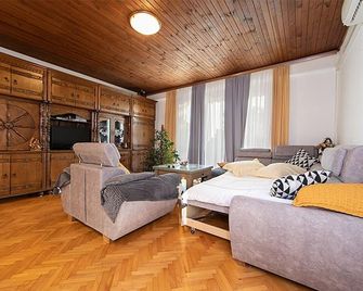 Apartment Tucepi 6695a - Tucepi - Вітальня