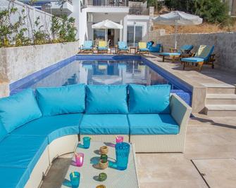 Dalora kalkan, stunning 3 bed ensuite, large private infinity pool, - Kalkan - Pool