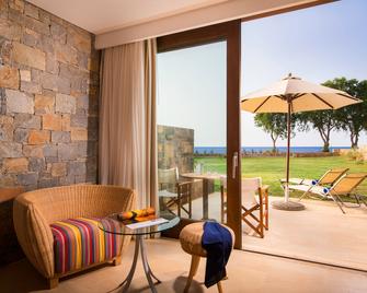 Kernos Beach Hotel & Bungalows - Mália - Patio
