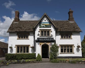 The White Horse Inn - Calne - Budova
