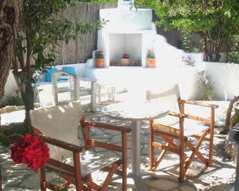 Blugreen Stegna Suites And Apartments - Archangelos - Innenhof