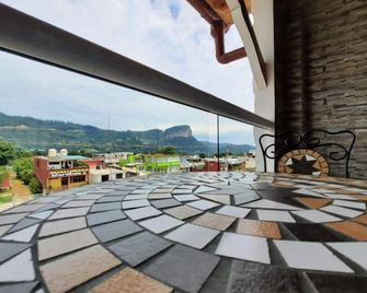 Hotel & Suites Cerro Roj0 - Tlatlauquitepec