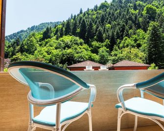 Flora Uzungöl Resort Hotel - Uzungöl - Balcon