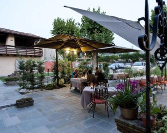 Locanda Osteria Marascia - Calolziocorte - Innenhof