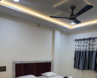 Shree Krishna Homestay - Ujjain - Bedroom