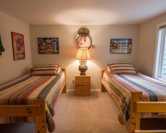 Pine Street Cottage - Sisters - Habitación