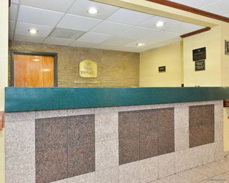 Best Western Plus Richmond Airport Hotel - Sandston - Front desk