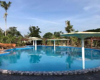 Alongkorn farm and resort - Kaeng Krachan - Pool