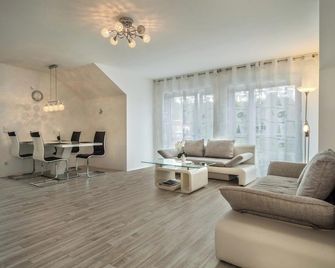 Familien-apartment 1 - ميرسبورغ - غرفة معيشة