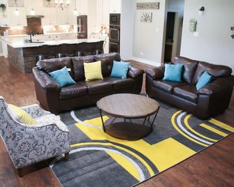 Dallas Suburb#sleeps Upto 60#11br,10.5bath Luxury Ranch#pool#hottub#pickleball - Rhome - Sala de estar