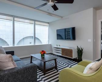 Downtown Dallas CozySuites w/ gym #5 - Dallas - Living room