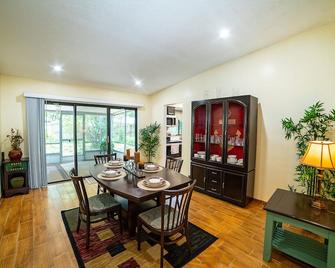 3B/2Ba Home with Commmunity Pool. 30min from Universal Studios - Winter Springs - Dining room