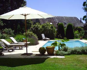 Domaine du Salabert - Saint-Martial-de-Gimel - Piscina