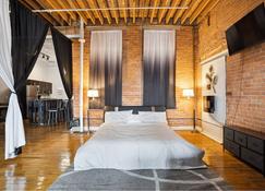 Downtown Detroit Loft - Fully equipped & Absolutely Gorgeous theme by RedAwning - Detroit - Bedroom