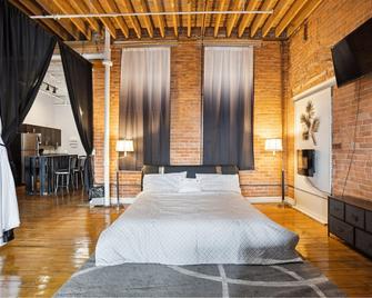 Downtown Detroit Loft - Fully equipped & Absolutely Gorgeous theme by RedAwning - Detroit - Bedroom