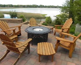 3 Br, 3.5 Ba Luxury Home Sleeps 7 Greatviews, Wildlife. Academic Rental Possible - Old Saybrook - Patio