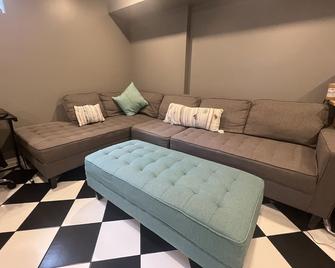Cozy and luxurious guest suite with 2 bedrooms &private entrance in North London - London - Sala de estar