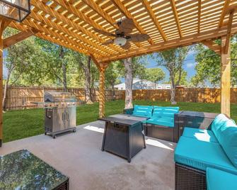 Stunning home centrally located by Bluffview - Dallas - Patio