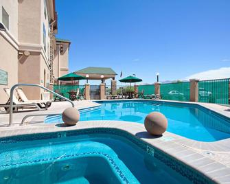 Country Inn & Suites by Radisson,Tucson City Cntr - Tucson - Pileta