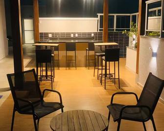 Easy access to Copacabana beach RJ, your family will be close to everything! - Rio de Janeiro