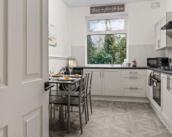 Premium Failsworth Stay - Sleeps up to 14! - Manchester - Cuina