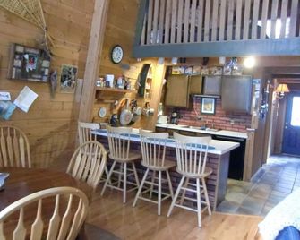 Cabin on 1 Acre - 5 Minutes to Lifts! - Breckenridge - Bar