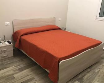 Catona waterfront apartment - Reggio de Calabre - Chambre