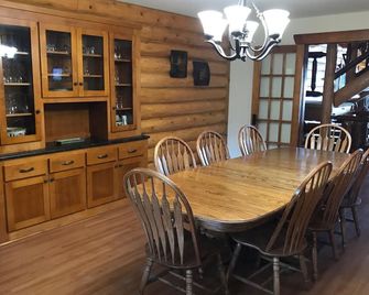 Gorgeous, Spacious Log Lake Home - Amazing View of 285 feet of Lake Shore! - McGregor - Dining room