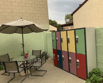 Lax Guest House - Inglewood - Patio