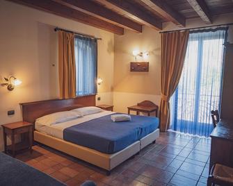 Hotel Capomulini 3 Stelle - Acireale - Schlafzimmer