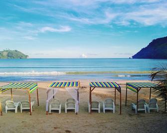 Amwani Breeze - El Nido - Beach