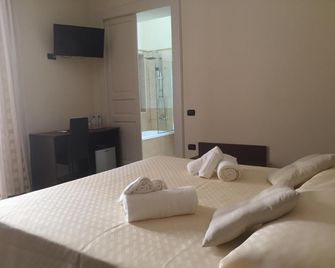 B&b Duomo Pizzo Aparthotel - Pizzo - Schlafzimmer