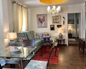 Penthouse in Rota, 100m from the beach. Terrace, barbecue. wifi. A. Conditioned. - Rota - Living room