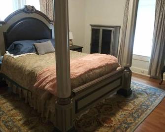 CityPlex #2 2bed-2bath 2nd Floor Apt. - New Albany - Bedroom