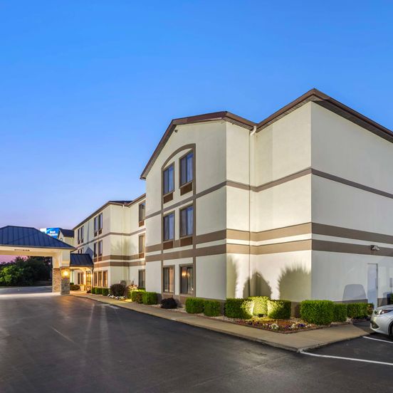 Building view of Best Western St. Clairsville Inn & Suites
